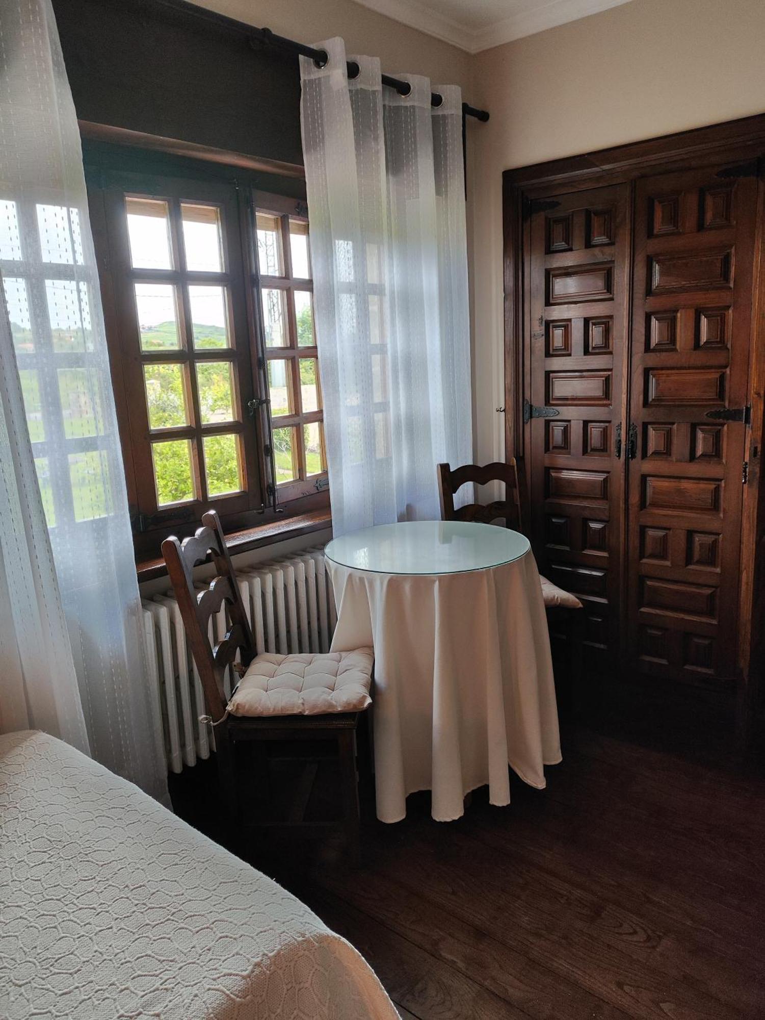 Pension Castio Santillana del Mar Exterior photo